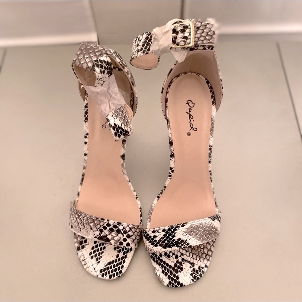 Qupid Snake skin print heel ankle strap buckle side closure shoes NWOB